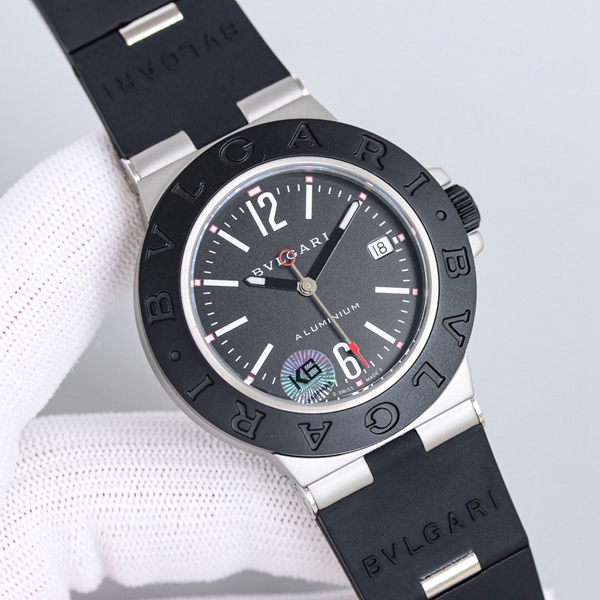 ブルガリ時計正面デザイン